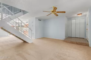 Photo #5: 6926733 Listing