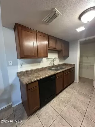 Photo #4: 6926866 Listing 