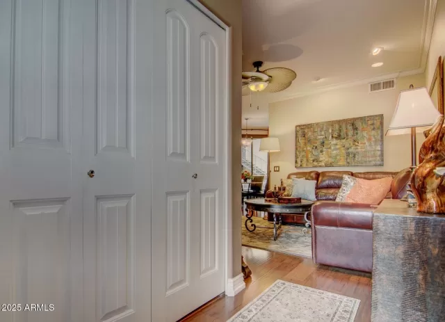 MLS: 6926954 Condo For Sale