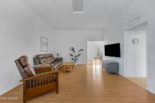 Photo #5: 6927173 Listing 