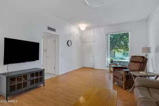 Photo #6: 6927173 Listing 