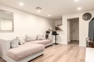 Photo #4: 6927285 Listing 