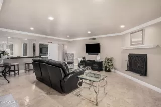 Photo #4: 6927361 Listing 