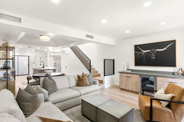 MLS: 6927555 Condo For Sale