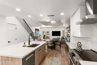 Photo #6: 6927555 Listing 