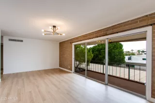 Photo #5: 6927717 Listing 