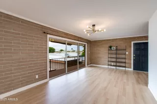 Photo #6: 6927717 Listing 