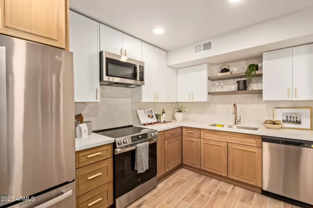 MLS: 6927750 Condo For Sale