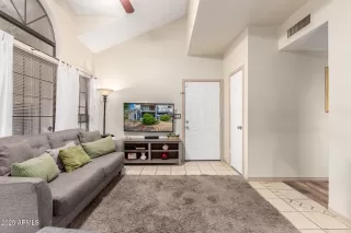 Photo #6: 6927790 Listing