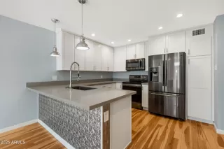 Photo #5: 6927823 Listing 