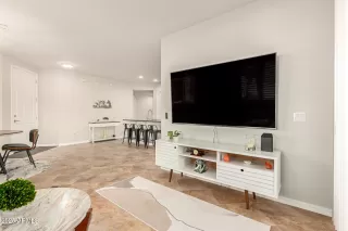 Photo #4: 6927841 Listing