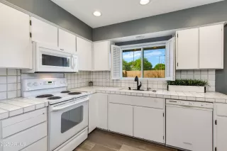 Photo #3: 6927918 Listing