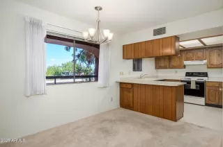 Photo #6: 6927938 Listing 