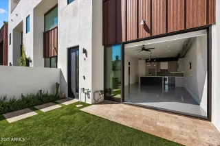 Photo #3: 6928089 Listing 