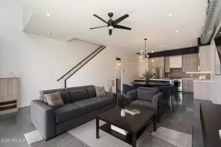 Photo #4: 6928089 Listing 