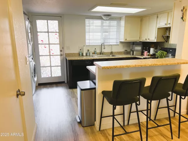 MLS: 6928215 Condo For Sale