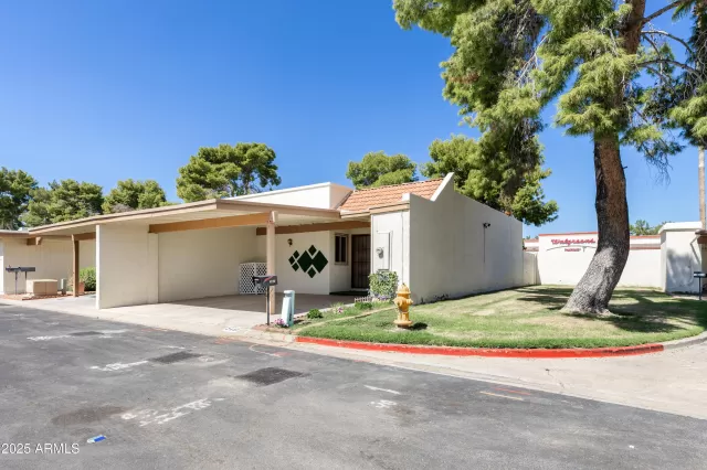 MLS: 6928221 Condo For Sale