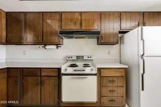 Photo #5: 6928221 Listing