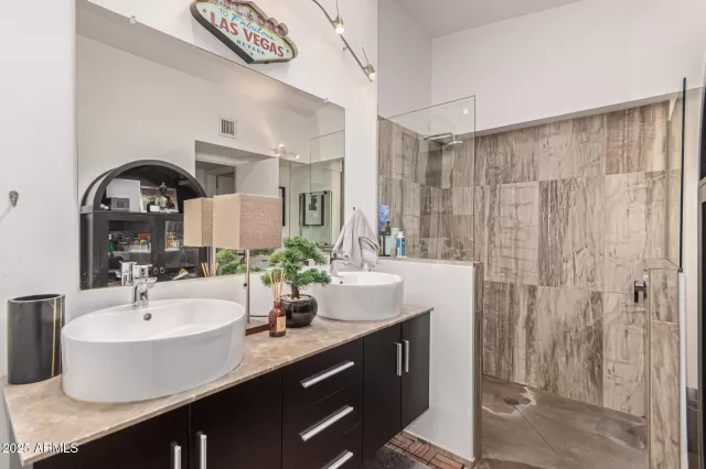 MLS: 6928234 Condo For Sale