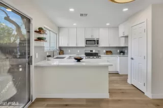 Photo #5: 6928435 Listing