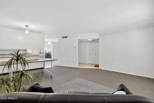 MLS: 6928441 Condo For Sale