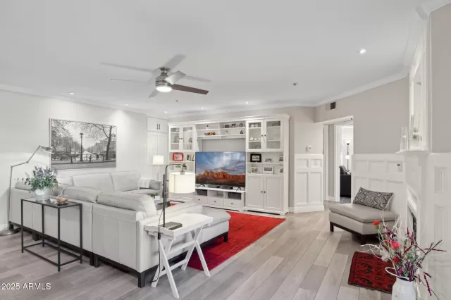 MLS: 6928552 Condo For Sale