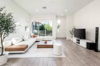 Photo #2: 6928648 Listing