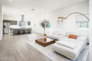 Photo #3: 6928648 Listing