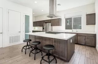 Photo #4: 6928648 Listing