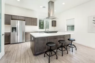 Photo #5: 6928648 Listing