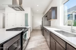 Photo #6: 6928648 Listing