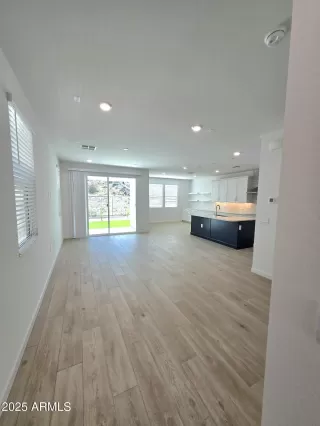 Photo #3: 6928840 Listing