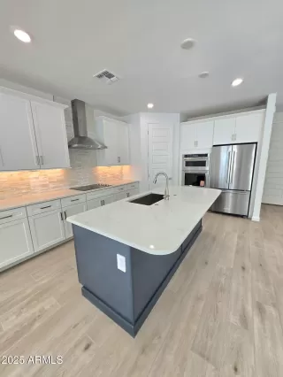 Photo #6: 6928840 Listing