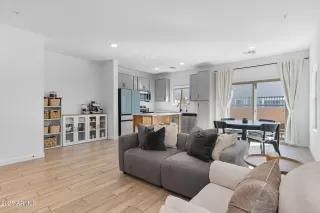 Photo #3: 6929051 Listing 