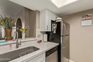 Photo #5: 6929116 Listing 