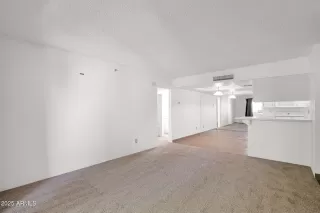 Photo #6: 6929159 Listing