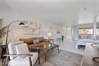 Photo #6: 6929289 Listing 