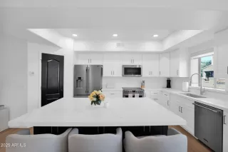 Photo #3: 6929567 Listing 