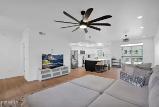 Photo #5: 6929567 Listing 