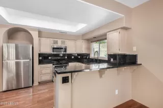 Photo #6: 6929585 Listing 