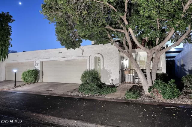 MLS: 6929691 Condo For Sale