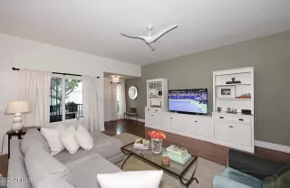 Photo #4: 6929691 Listing