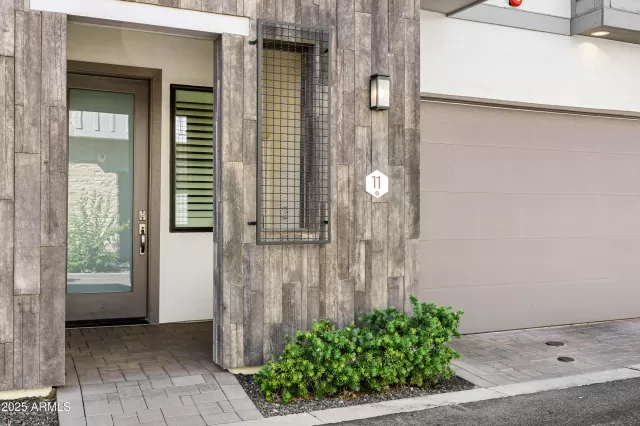 MLS: 6929848 Condo For Sale