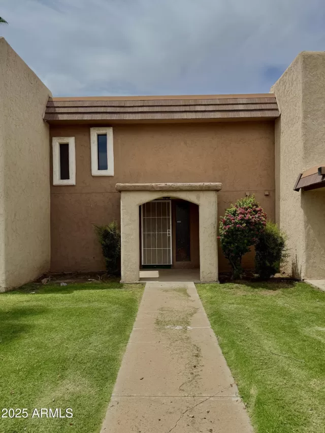 MLS: 6930095 Condo For Sale