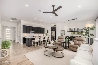 Photo #5: 6930333 Listing