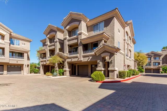 MLS: 6930386 Condo For Sale