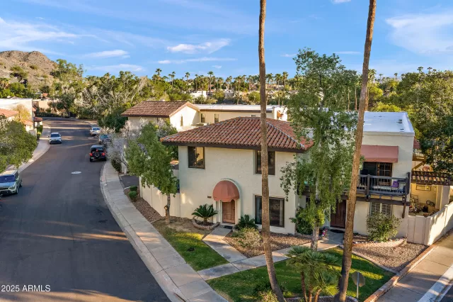 MLS: 6930454 Condo For Sale