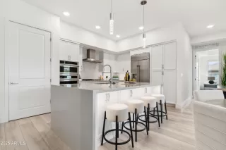 Photo #5: 6930670 Listing