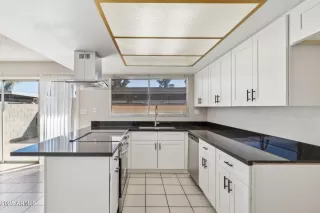 Photo #3: 6930726 Listing