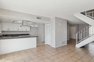 Photo #4: 6930726 Listing